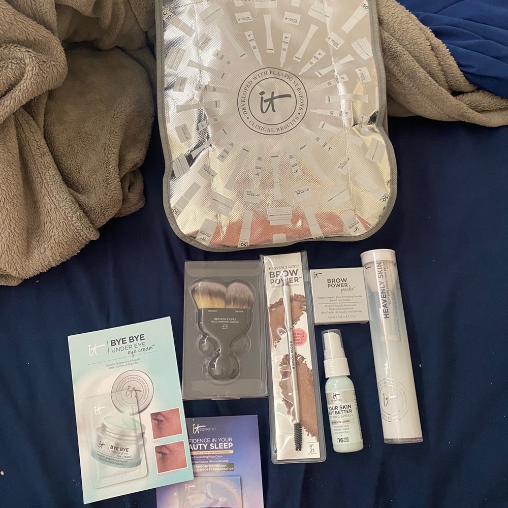 It cosmetics full size products and bag